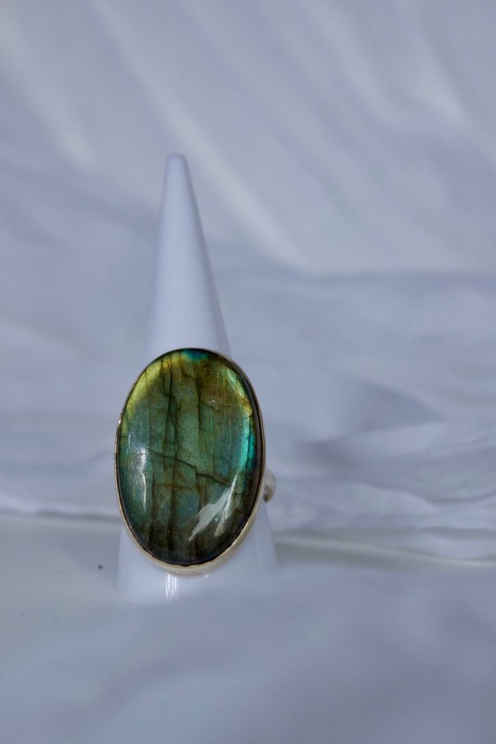 Labradorite ring (oval shape), size 10.5 | Manifestation and Higher Consciousness