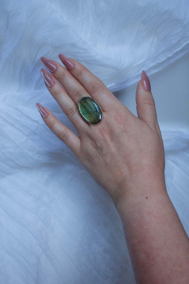 Labradorite ring (oval shape), size 10.5 | Manifestation and Higher Consciousness