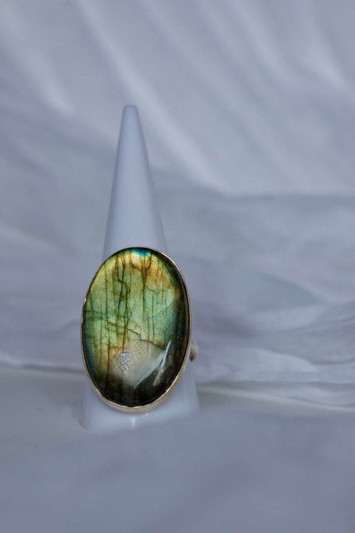 Labradorite ring (oval shape), size 10.5 | Manifestation and Higher Consciousness